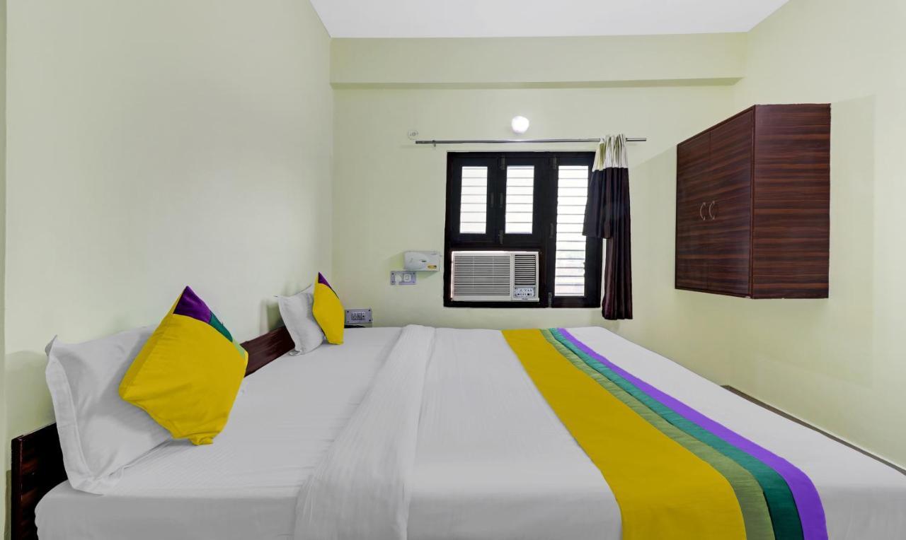 Hotel Pragati Palace Mathura Kültér fotó