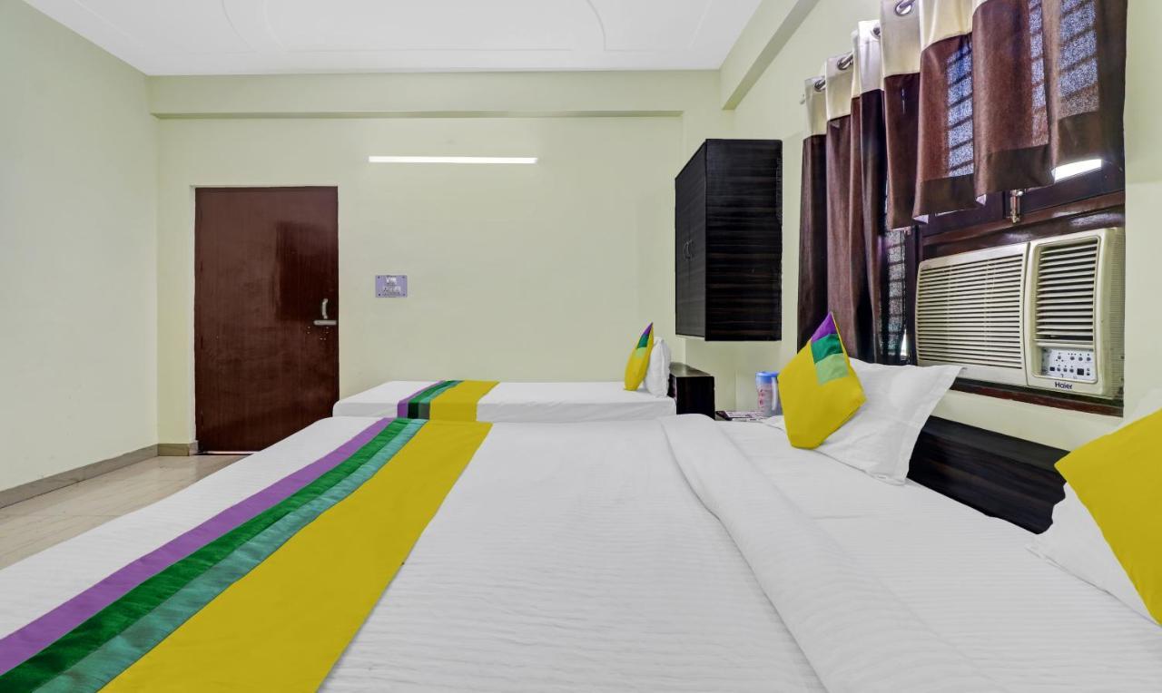 Hotel Pragati Palace Mathura Kültér fotó