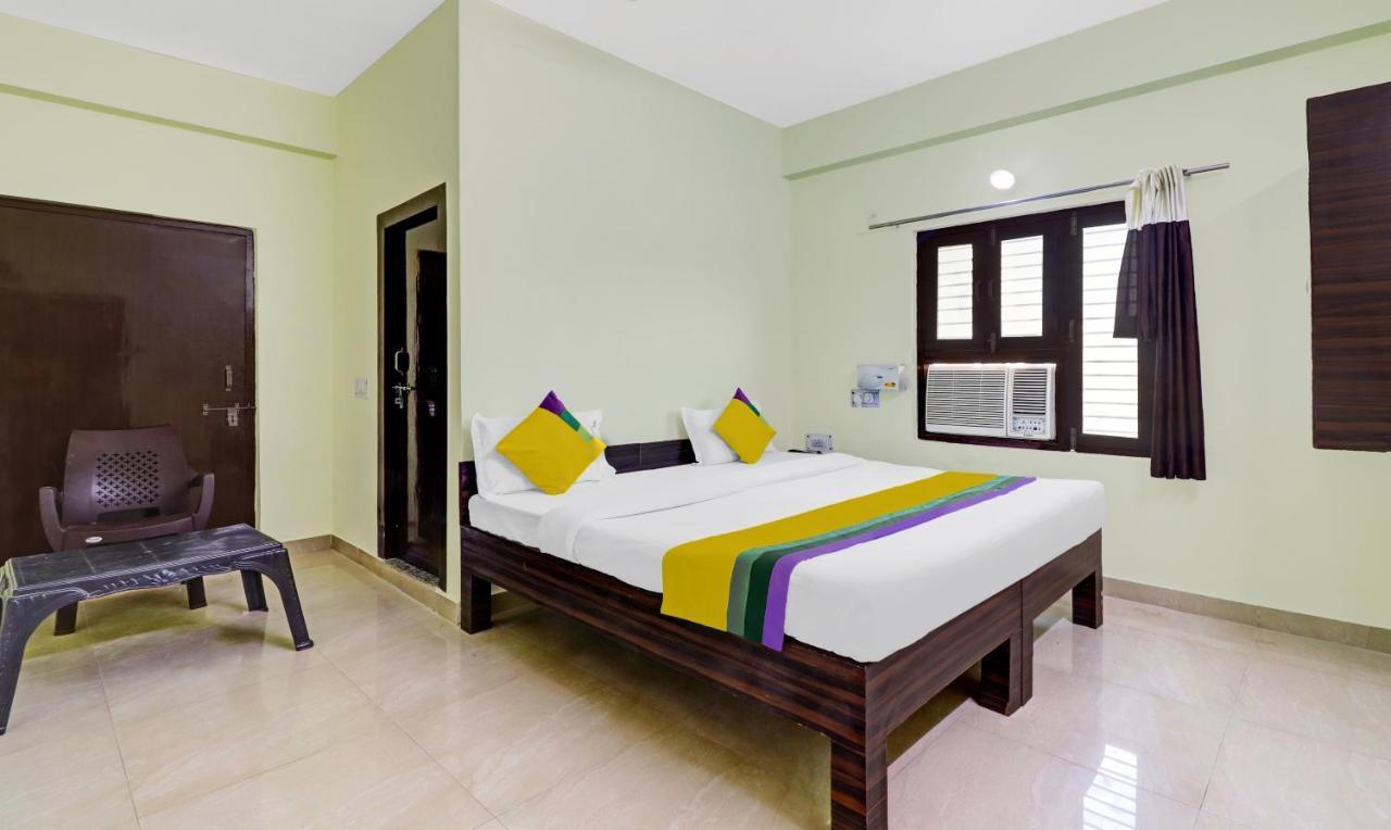 Hotel Pragati Palace Mathura Kültér fotó