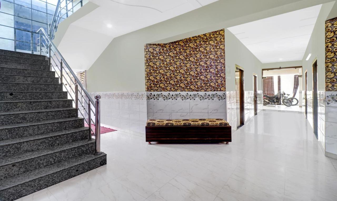 Hotel Pragati Palace Mathura Kültér fotó