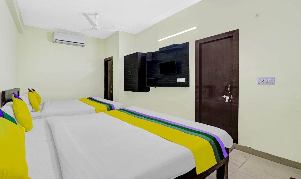 Hotel Pragati Palace Mathura Kültér fotó