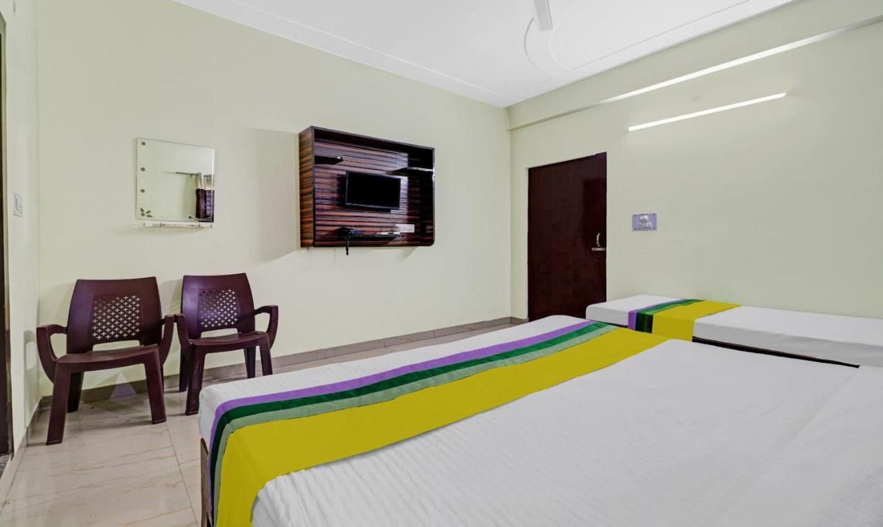 Hotel Pragati Palace Mathura Kültér fotó