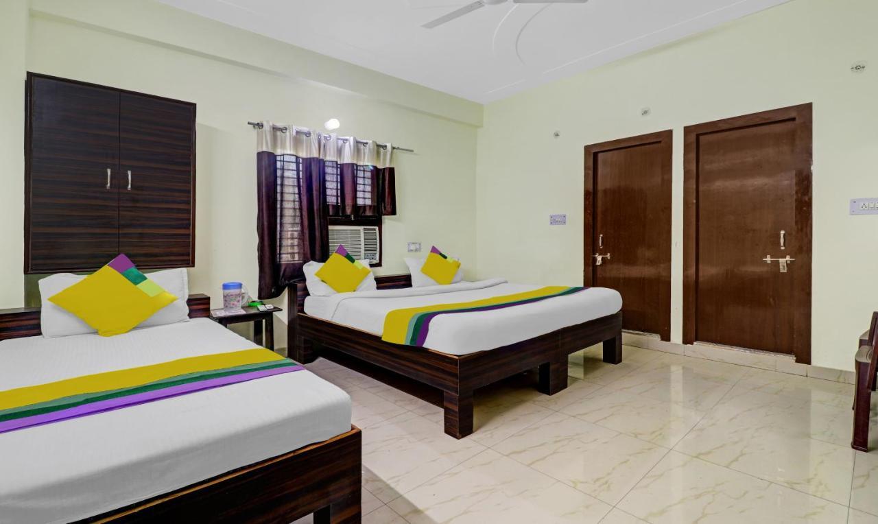 Hotel Pragati Palace Mathura Kültér fotó