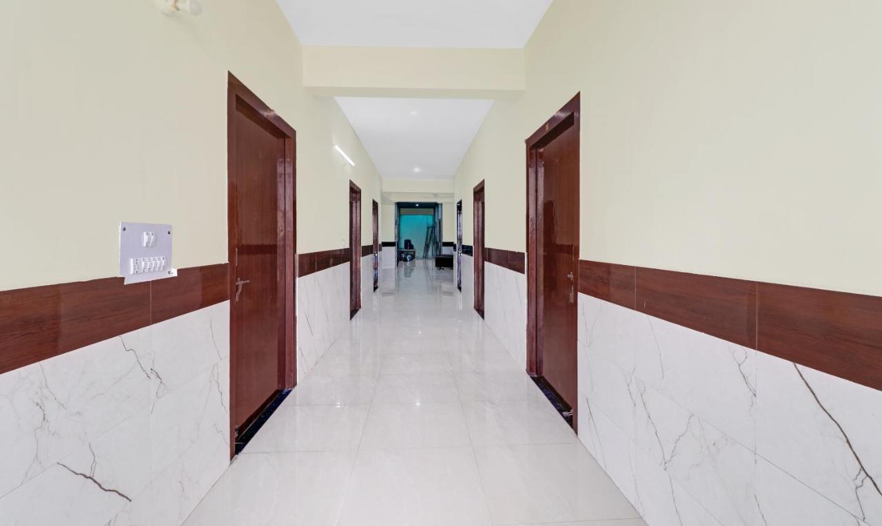 Hotel Pragati Palace Mathura Kültér fotó