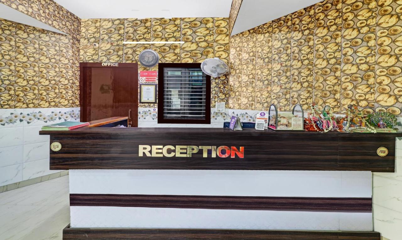 Hotel Pragati Palace Mathura Kültér fotó