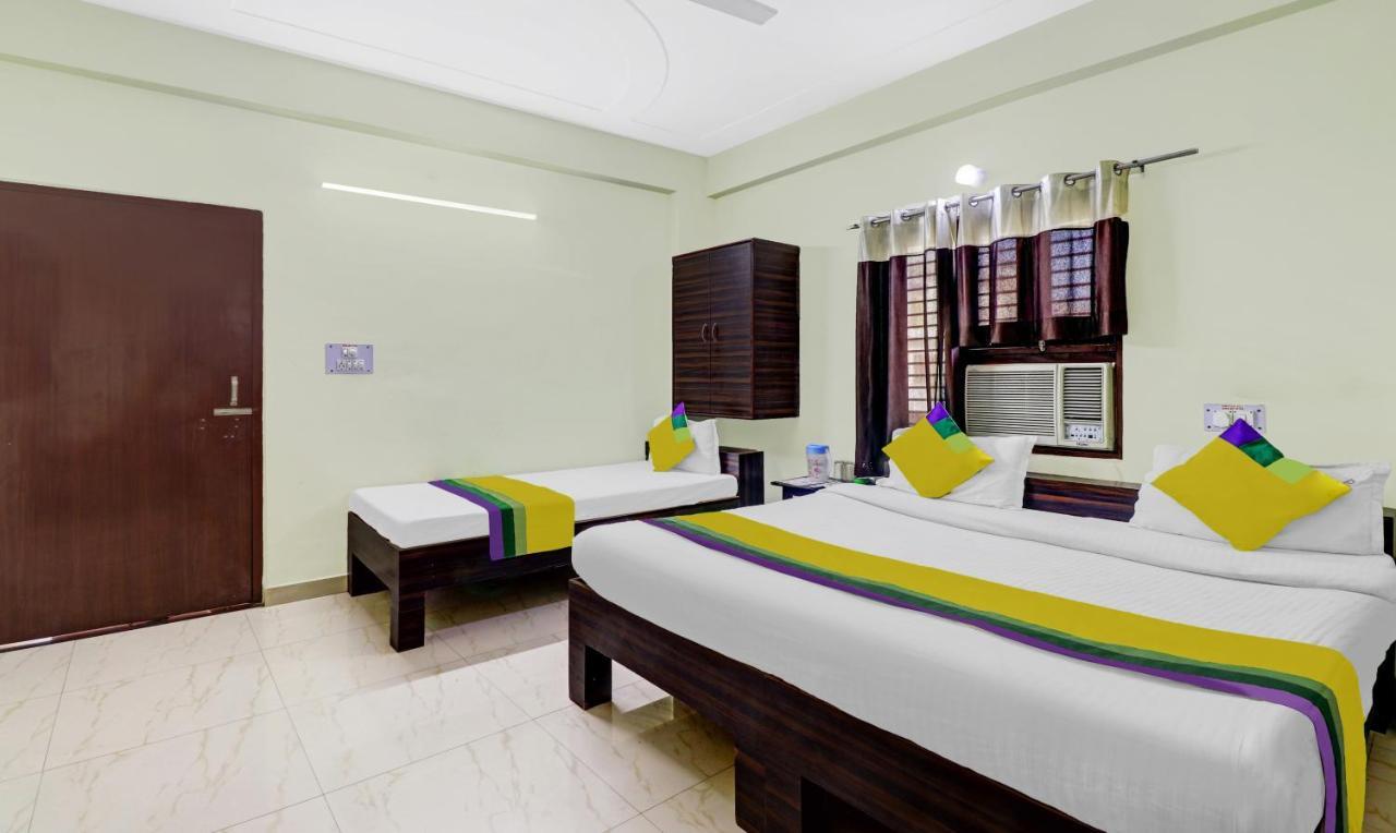 Hotel Pragati Palace Mathura Kültér fotó