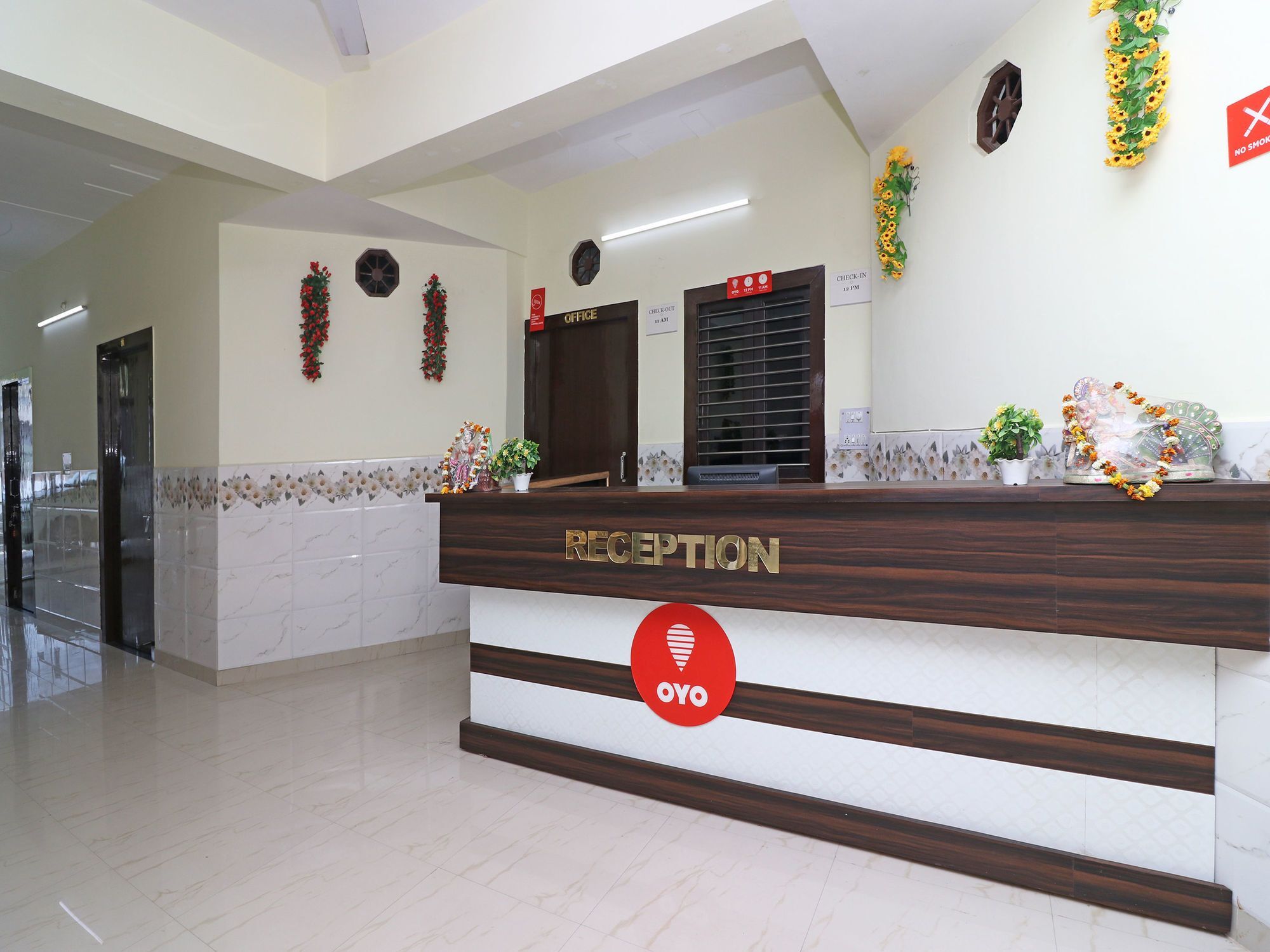 Hotel Pragati Palace Mathura Kültér fotó