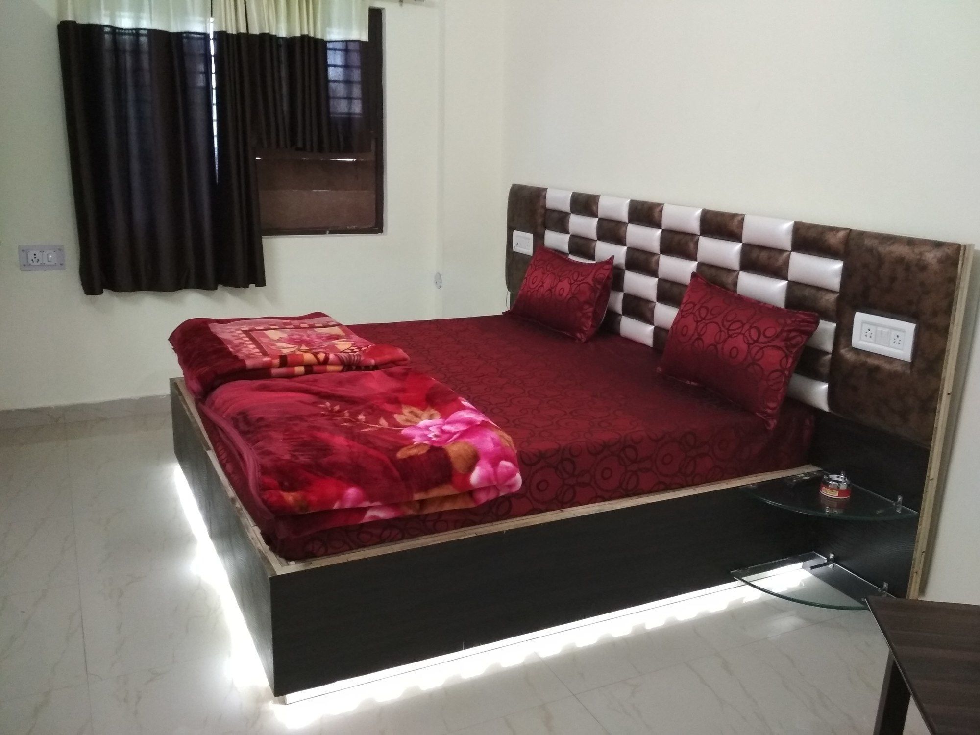 Hotel Pragati Palace Mathura Kültér fotó